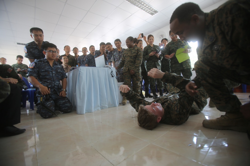 U.S. Navy Corpsman teach Thai military members life-saving skills