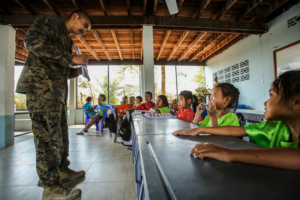 MWSS-171 Marines, Sailors take on teacher role in Thai school during CG-15
