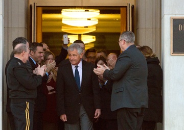 SECDEF departs Pentagon after clap-out farewell