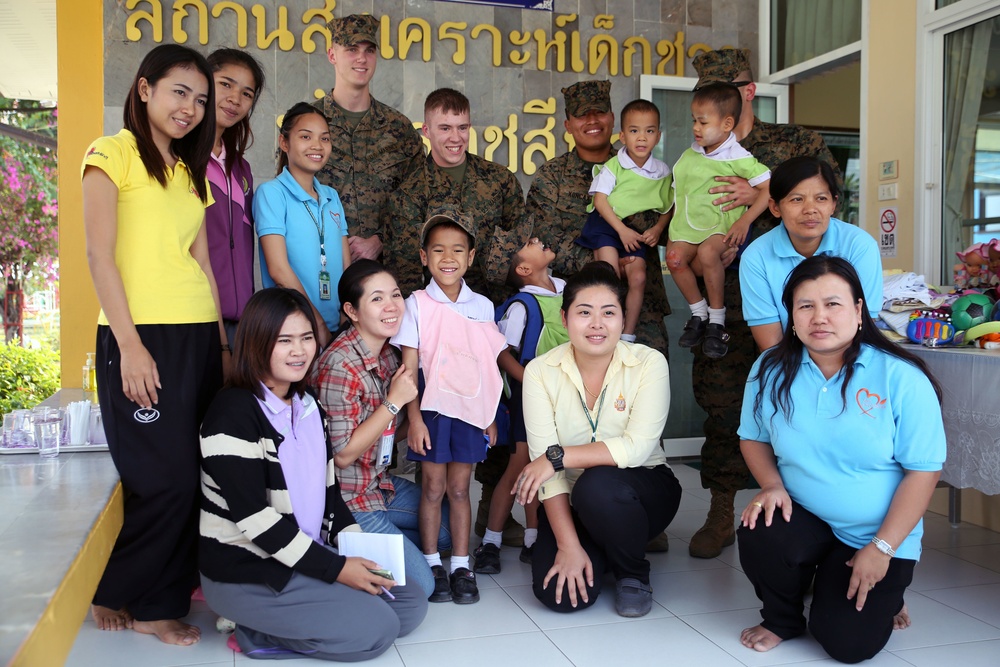 Service members give back to the Thai community