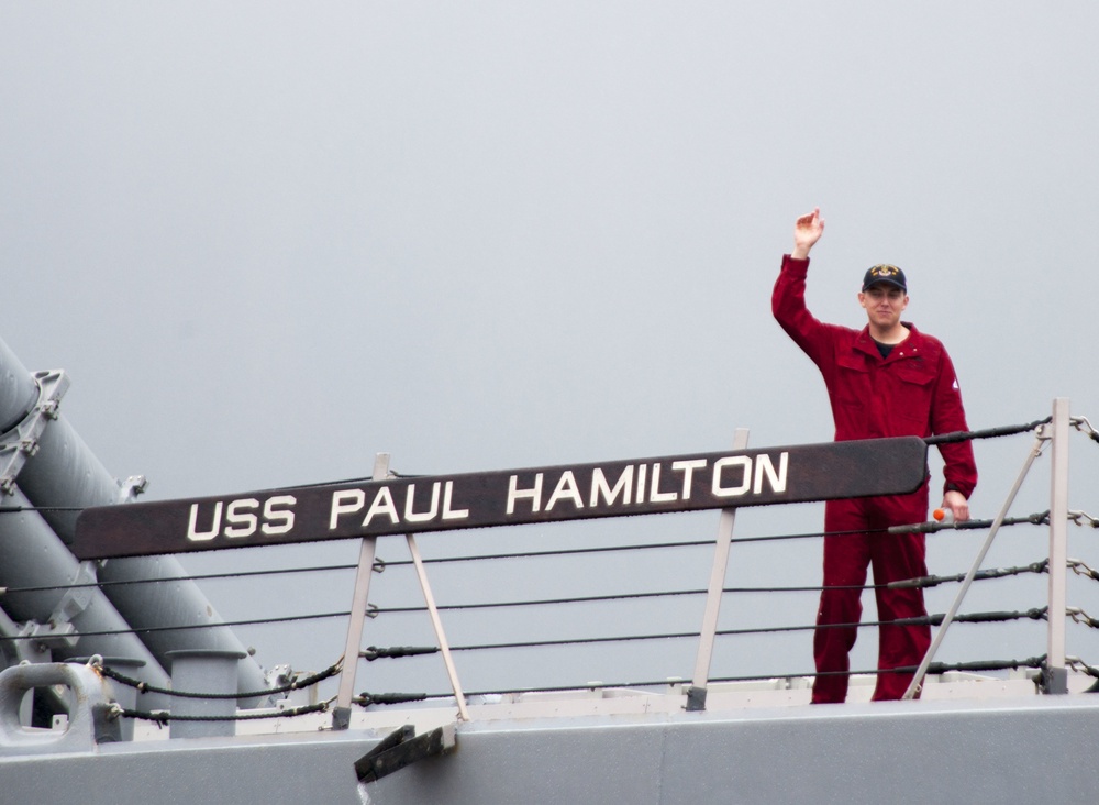 USS Paul Hamilton departs JBPHH