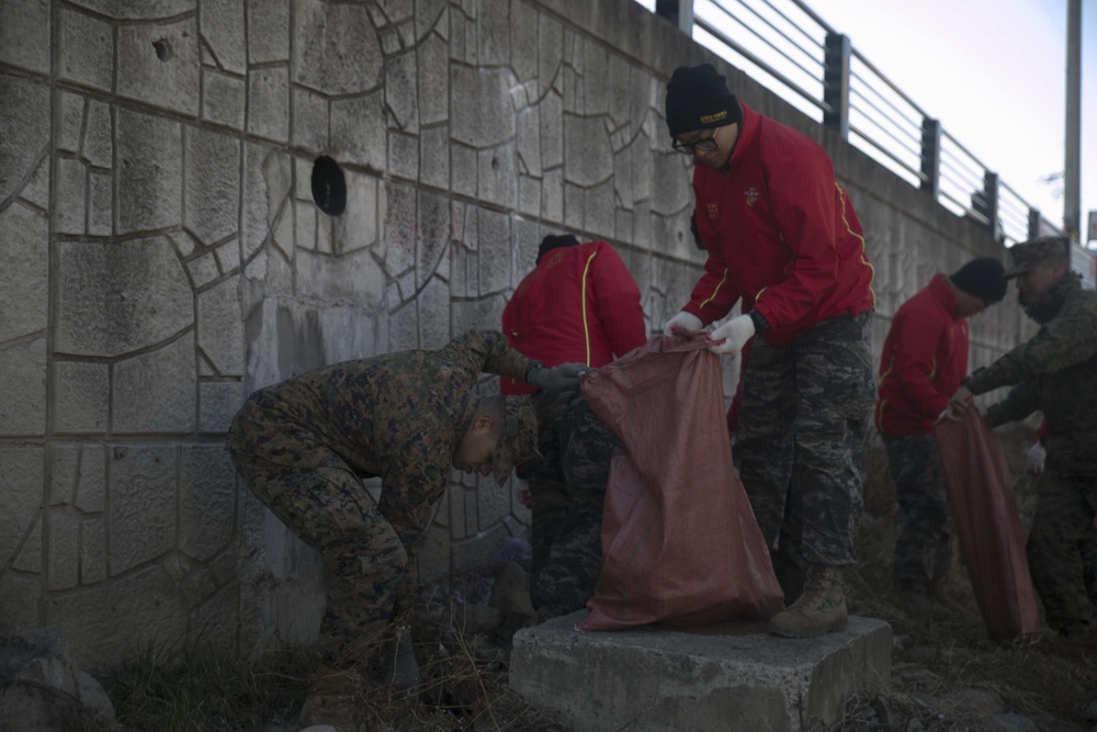 ROK, US Marines clean up Pohang