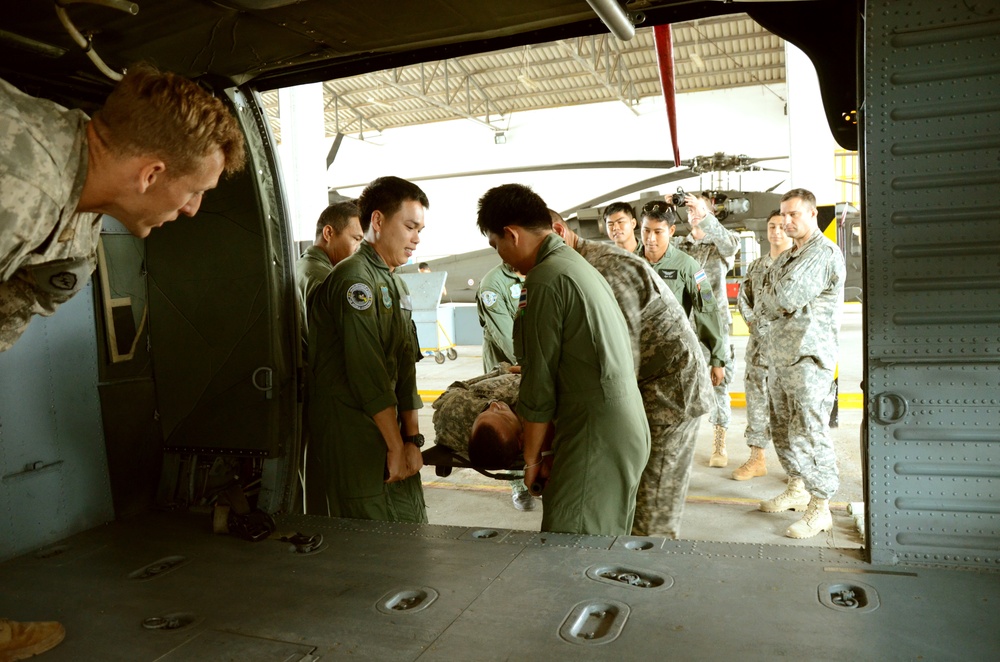 25th CAB Soldiers; Royal Thai Army conduct medevac and maintenance training