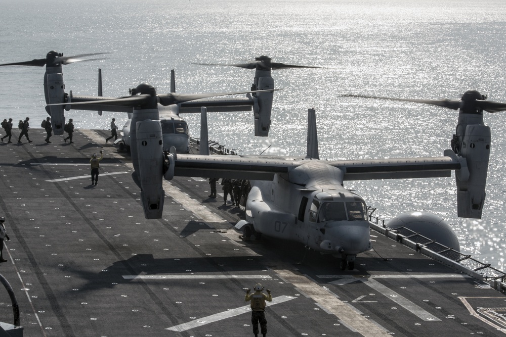 Ospreys take off from USS Bonhomme Richard