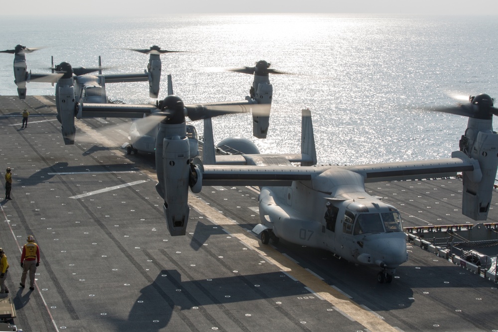 Ospreys take off from USS Bonhomme Richard