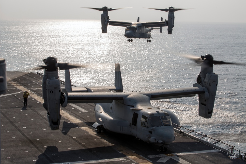 Ospreys take off from USS Bonhomme Richard