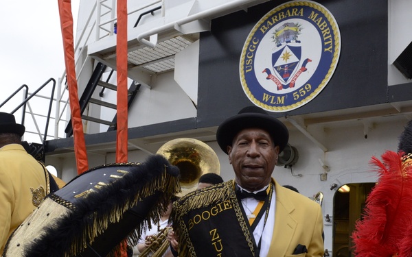 Coast Guard delivers Lundi Gras Zulu Krewe