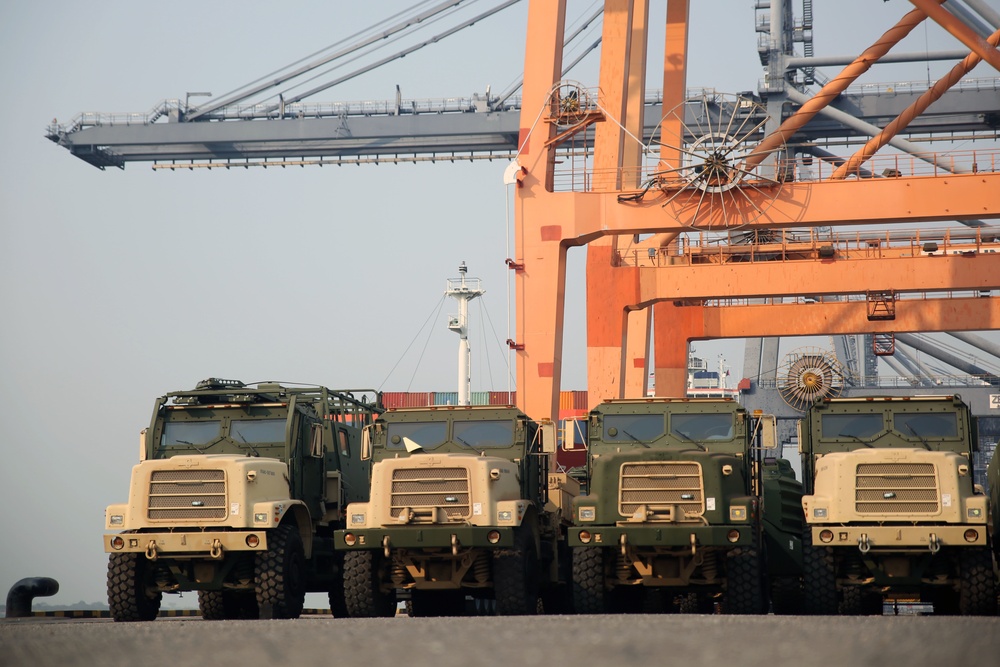 Marines offload supplies, equipment for Cobra Gold Marines offload supplies, equipment for Cobra Gold