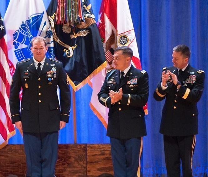 Airborne EOD Soldier receives second highest medal