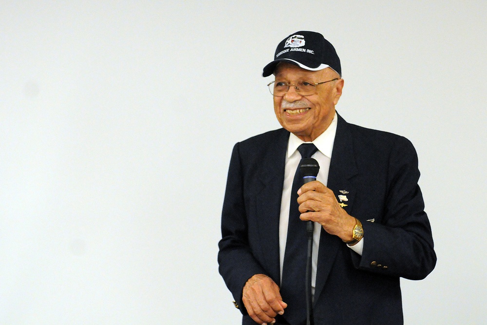 Member of the Tuskegee Airmen speaks at Army Reserve unit observance