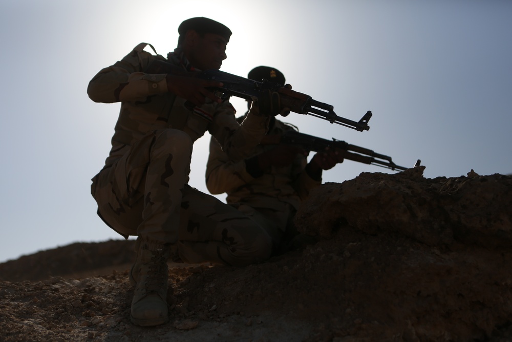 Dig In: Iraqi Soldiers Conduct Defense, Ambush Training