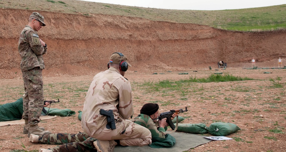 Coalition troops train Kurdish fighters in struggle against ISIS
