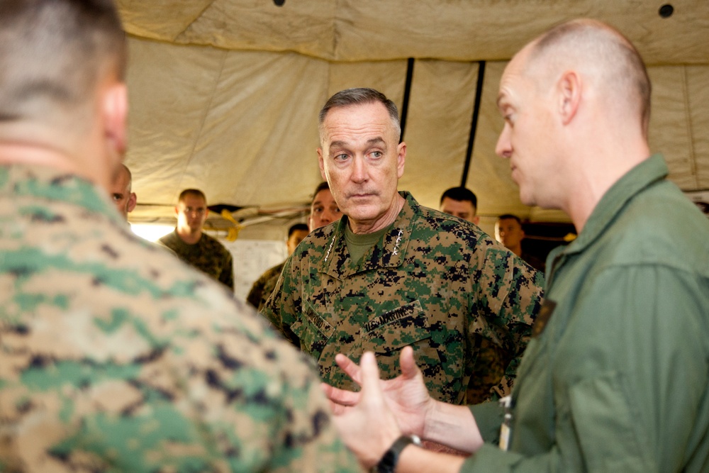 CMC Visits MCAS Miramar