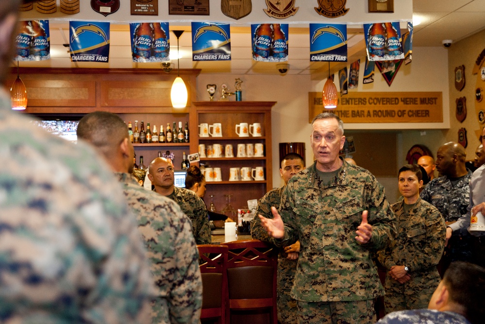 CMC Visits MCAS Miramar