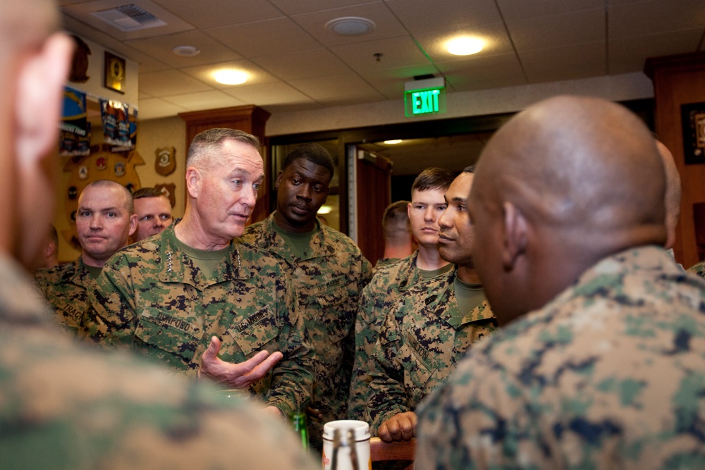 CMC Visits MCAS Miramar