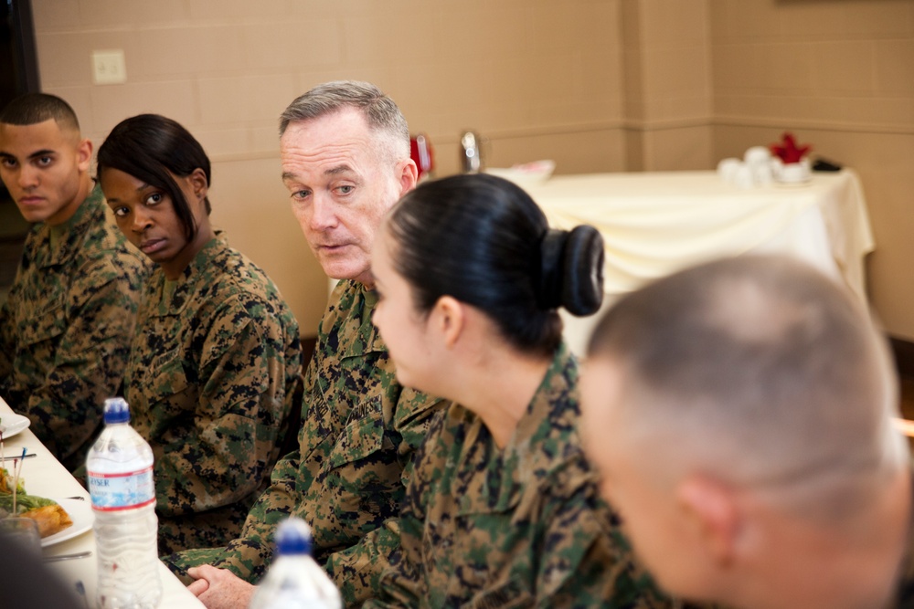 CMC Visits Camp Pendleton