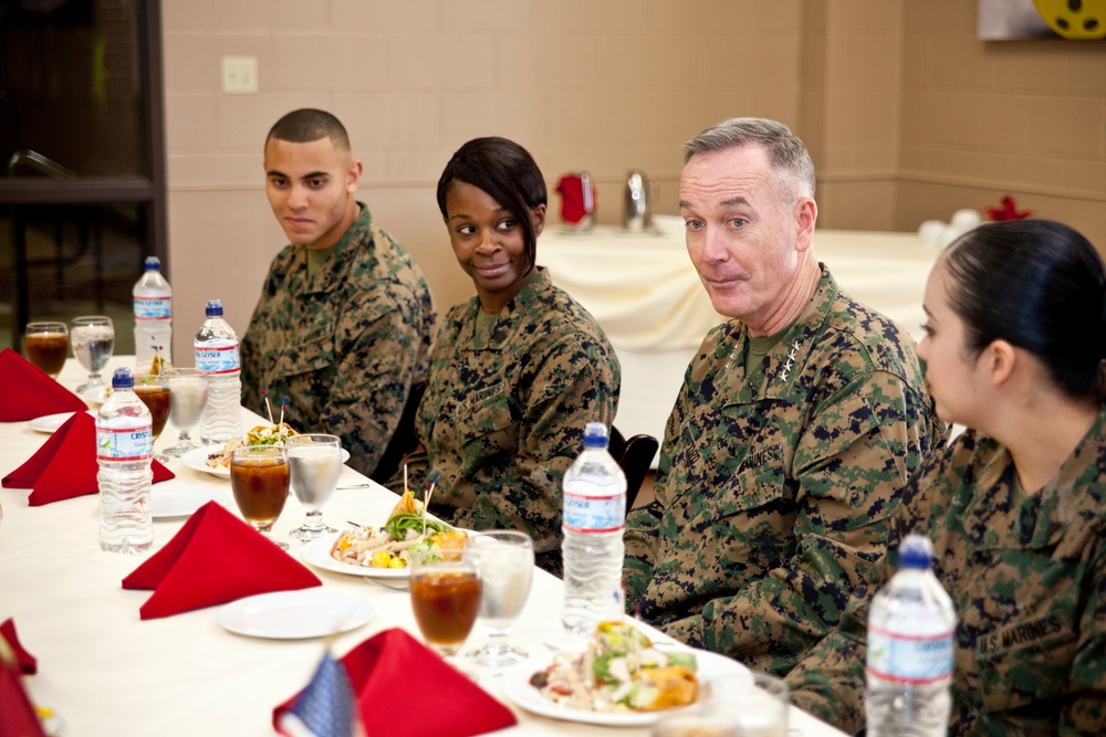 CMC Visits Camp Pendleton