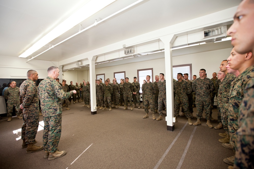 CMC Visits Camp Pendleton