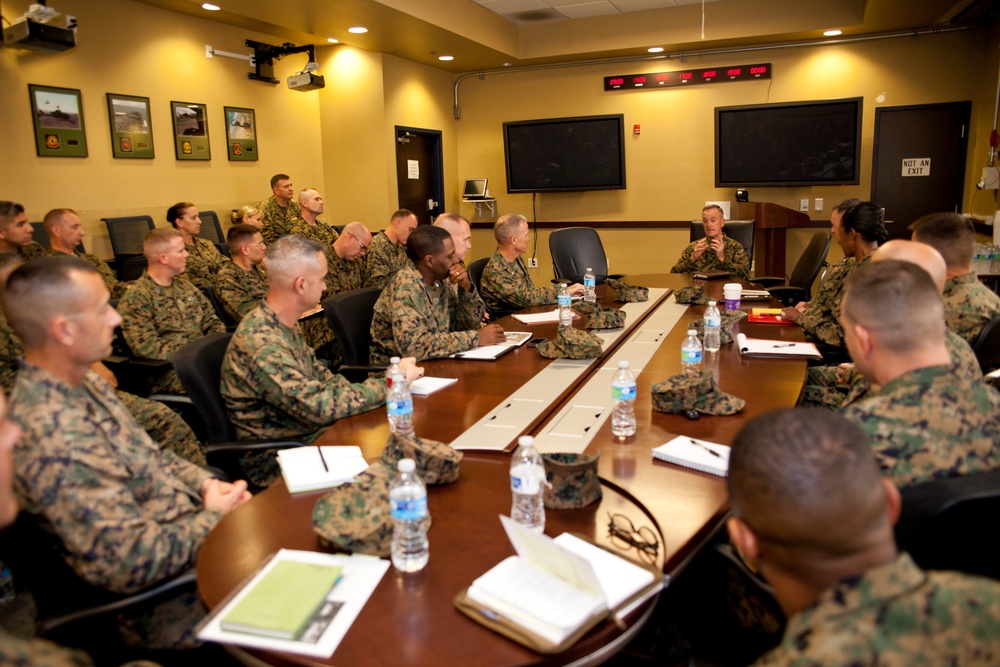 CMC Visits Camp Pendleton