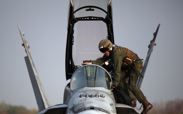 Thailand skies bring U.S. Marines, Thai Air Force together