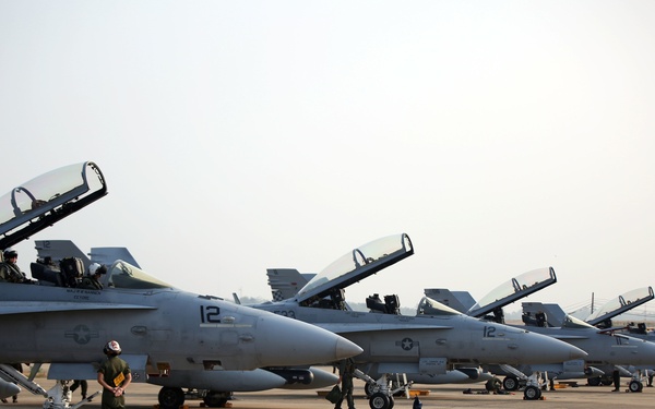 Thailand skies bring U.S. Marines, Thai Air Force together