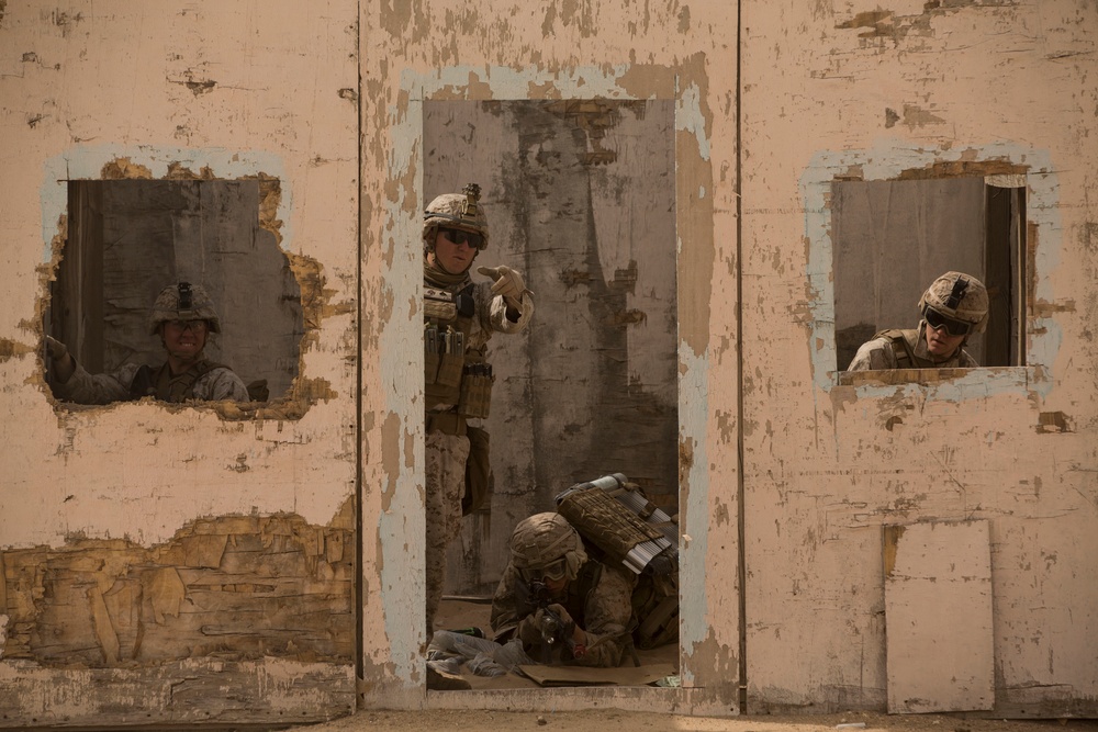 24th MEU Conducts Vertical Surface Combined Raid Exercise
