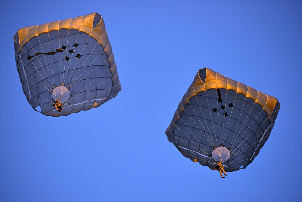 173rd Airborne Brigade conduct an airborne operation at Juliet Drop Zone in Pordenone, Italy, Feb. 19, 2015