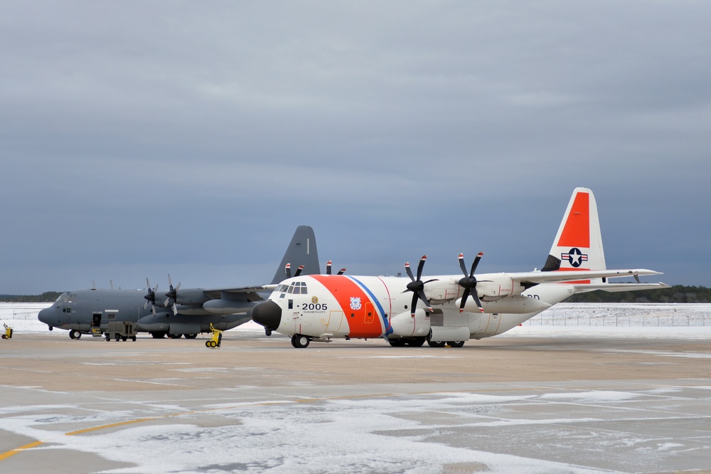 103rd Rescue Squadron meets with Coast Guardsmen from Air Station Elizabeth City