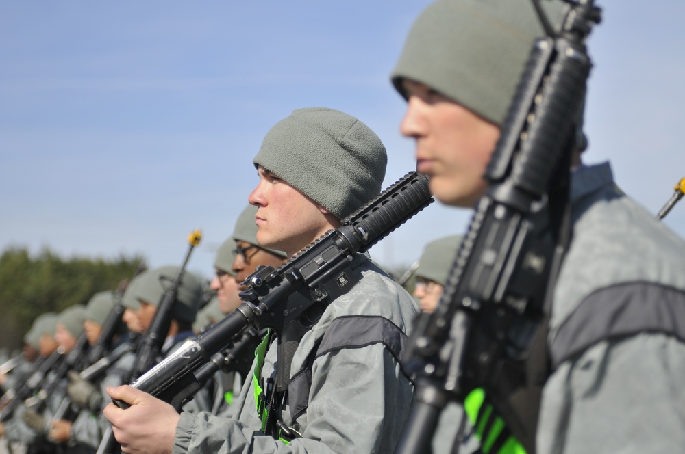 Basic Training Soldiers practice drill and ceremony