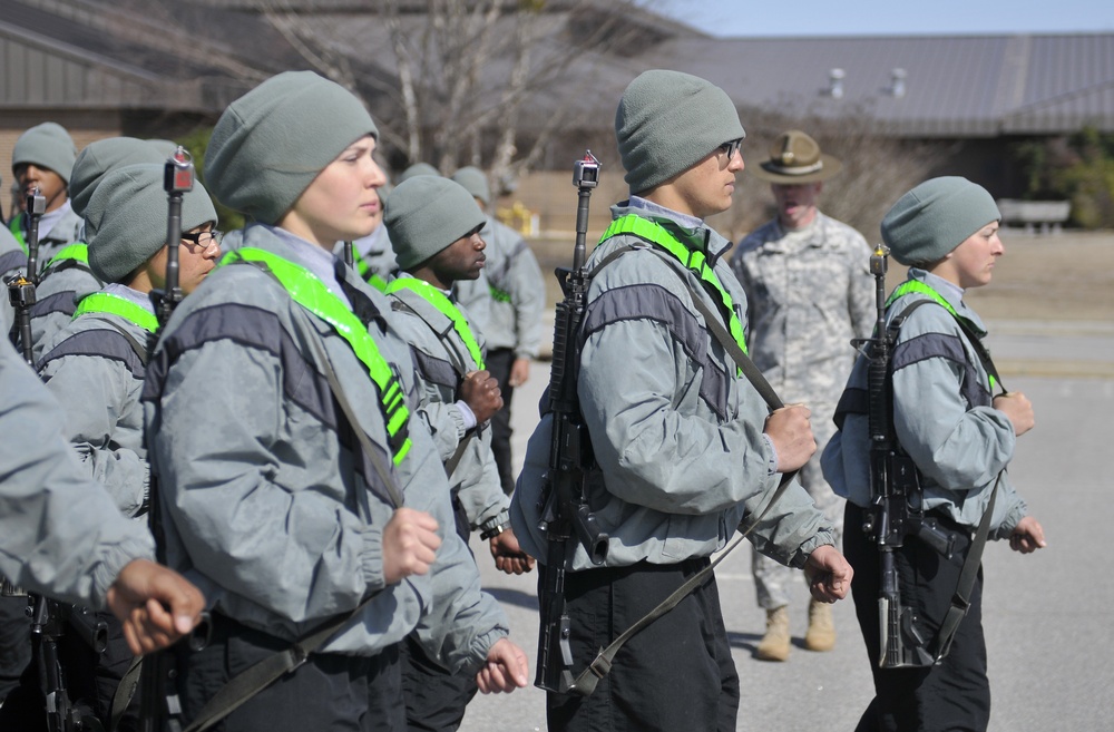 Basic Training Soldiers practice drill and ceremony