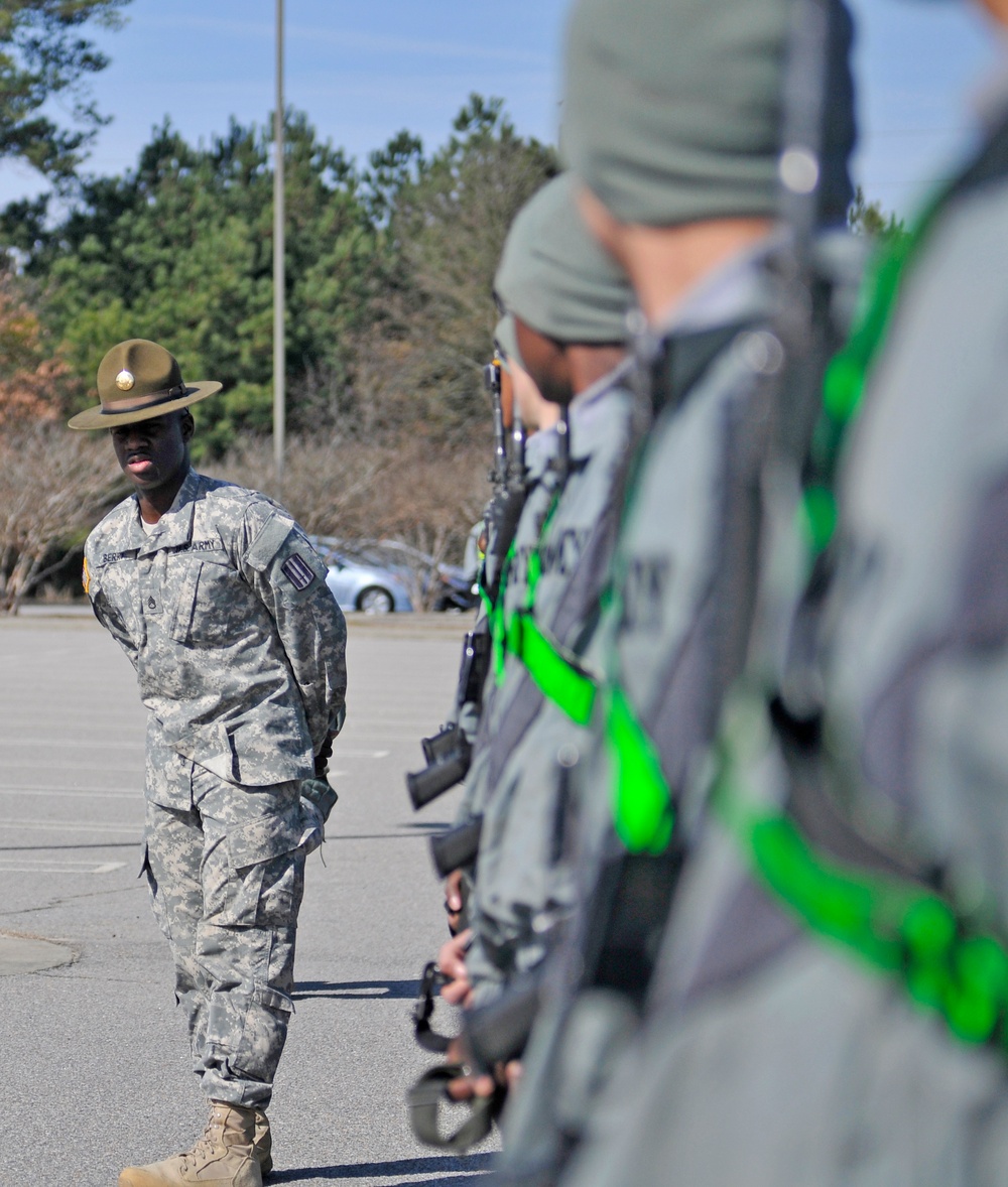 Basic Training Soldiers practice drill and ceremony