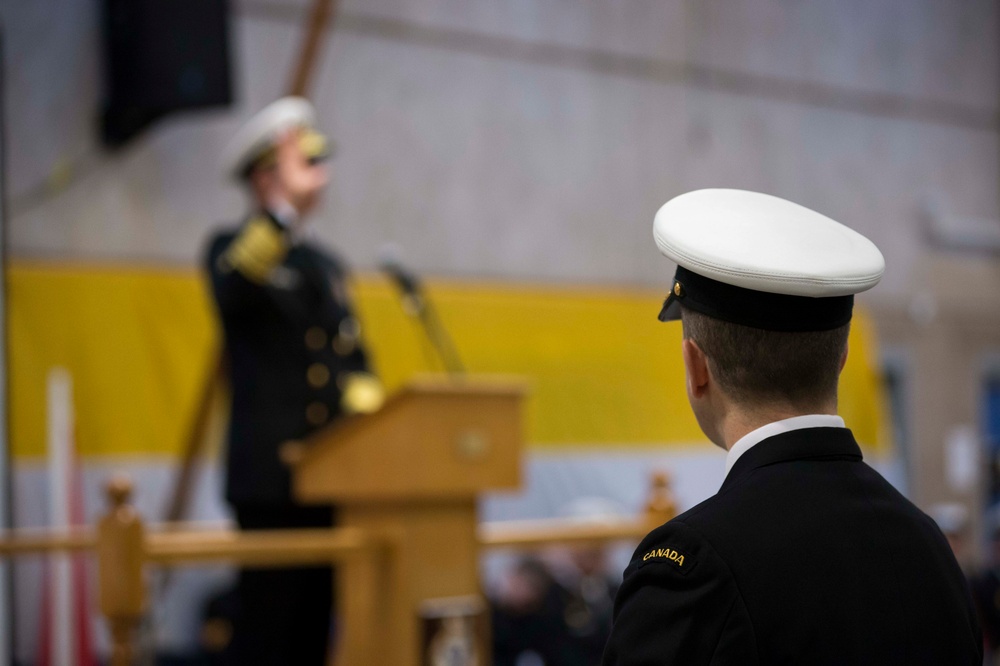 HMCS Toronto receives award