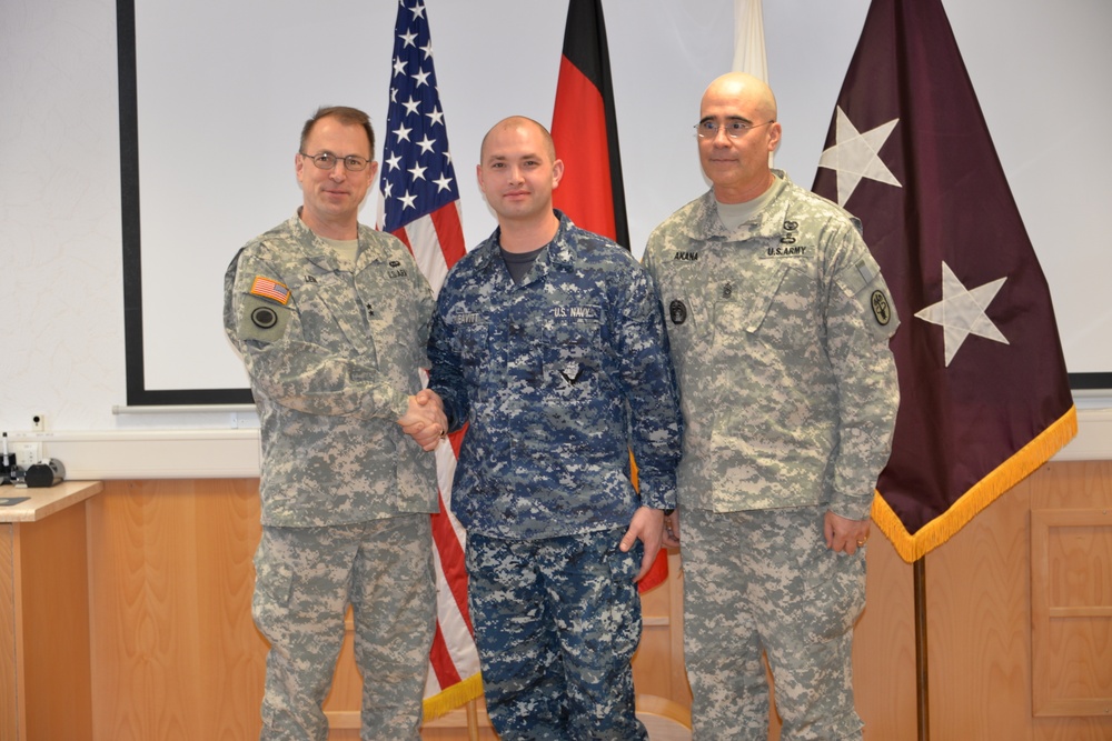 Fort Detrick’s commanding general recognizes NMLC Sailor in Germany