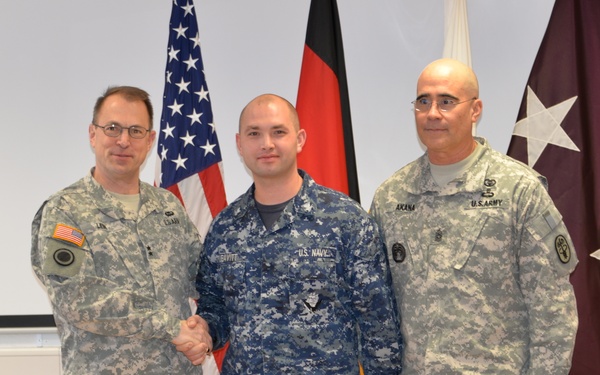Fort Detrick’s commanding general recognizes NMLC Sailor in Germany