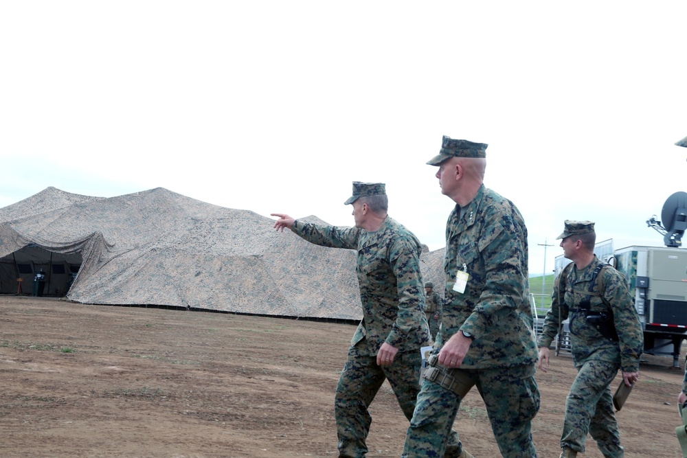 Commanders visit 1st MLG during I Marine Expeditionary Force exercise