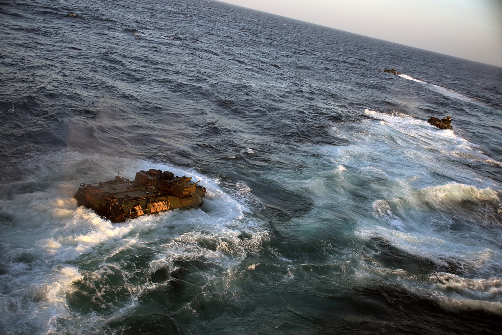 24th MEU conducts AAV operations