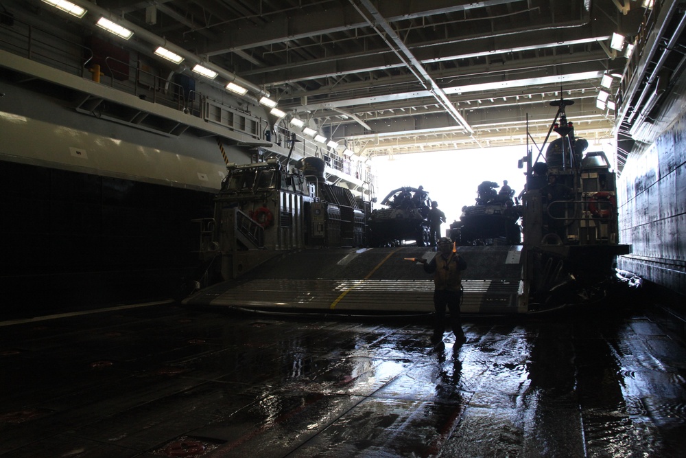 15th MEU Marines, Essex ARG at sea for PMINT