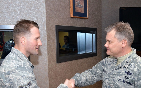 Expeditionary Center vice commander visits 43 AG