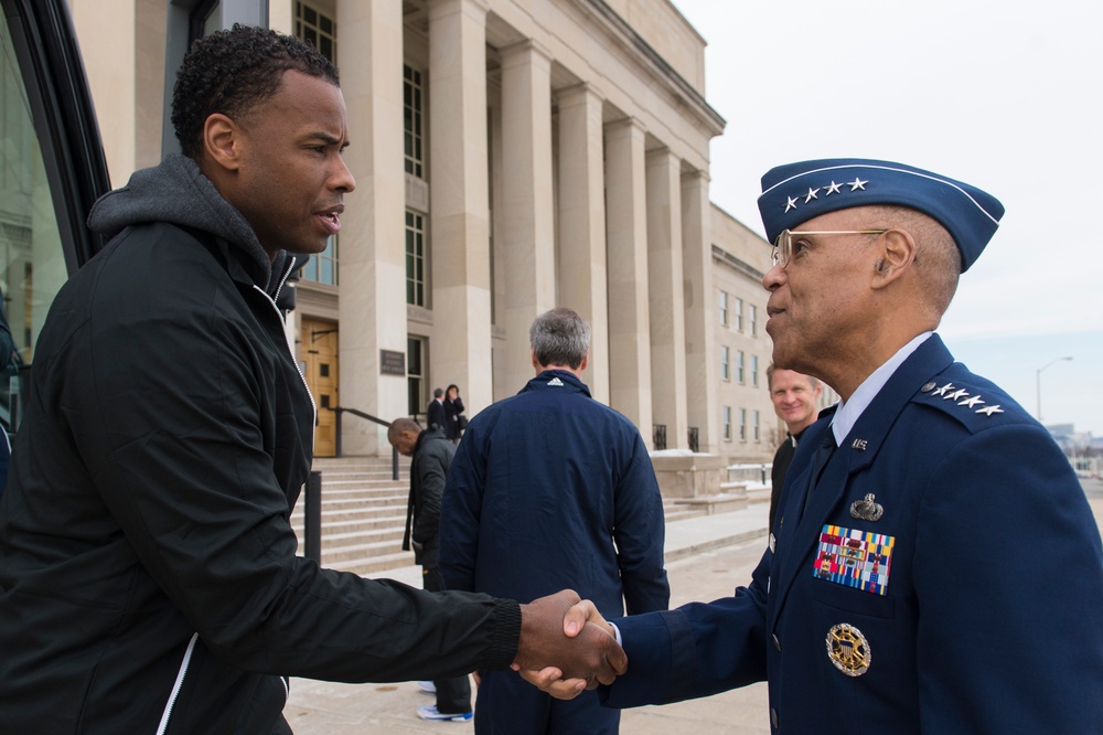 Golden State Warriors visit Pentagon, Arlington Cemetery