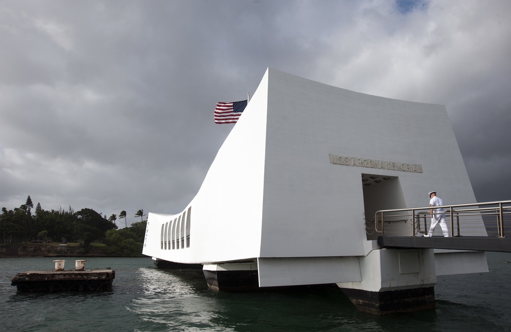 Pearl Harbor guided boat tour