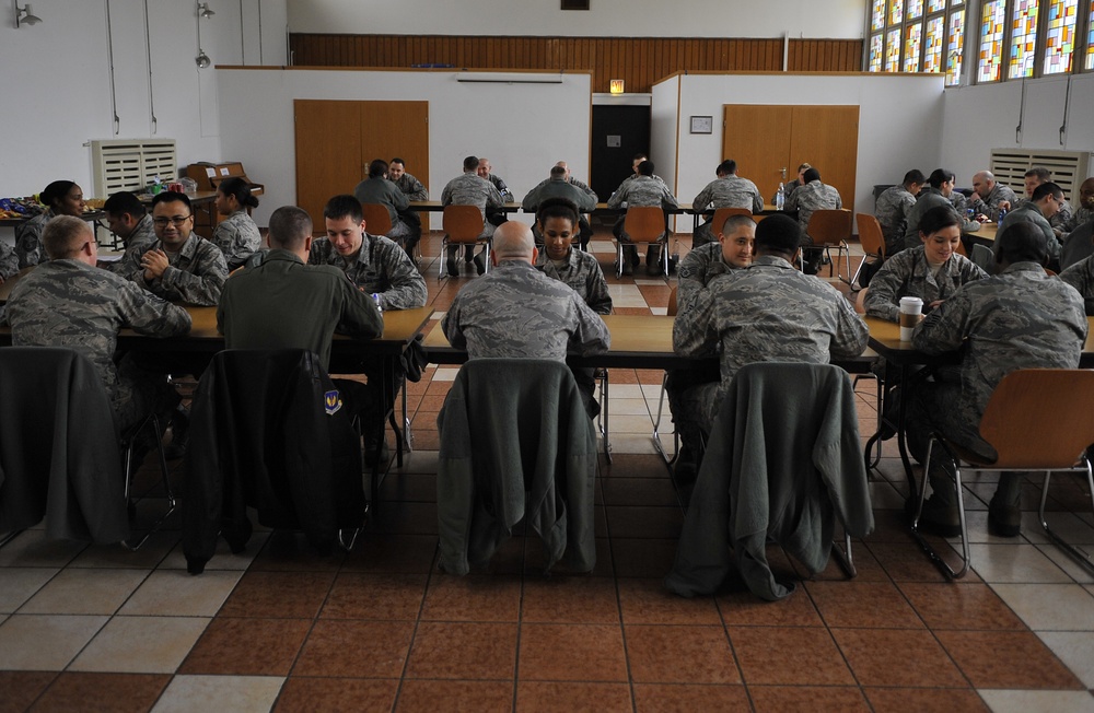 Speed mentoring connects Airmen