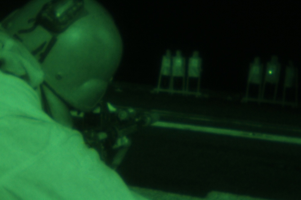 24th MEU's MRF conducts night-time live-fire exercise