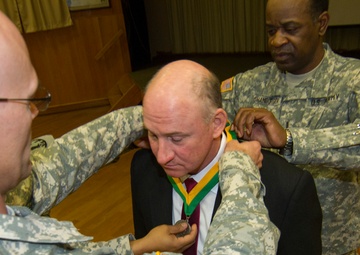 Civilians awarded Marechaussee for dedication to military police