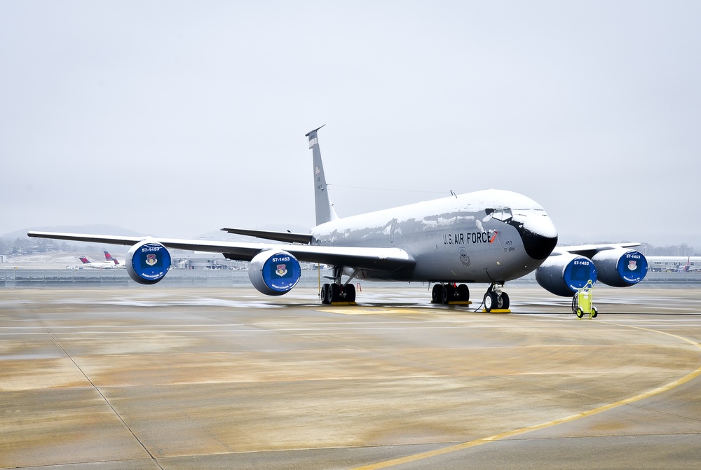 Rare Alabama snowfall blankets tankers