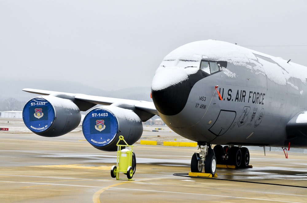Rare Alabama snowfall blankets tankers