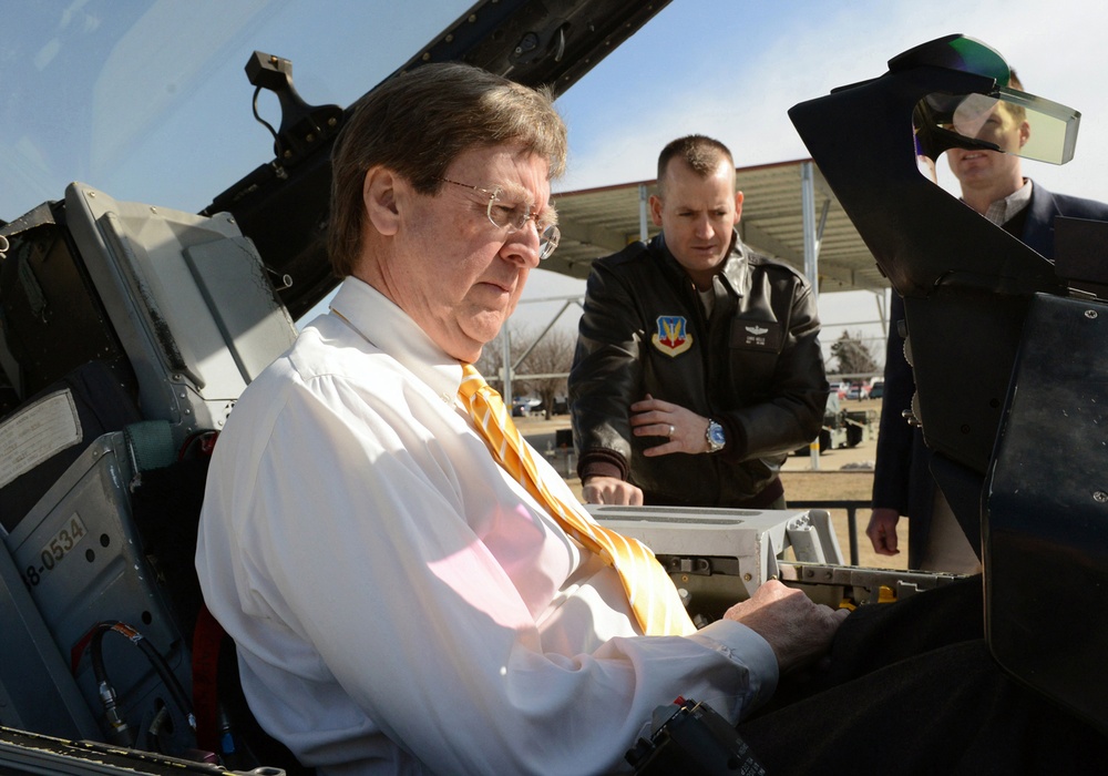 Maj. Chris Wells explains the F-16 Fighting Falcon cockpit controls to Tulsa Mayor Dewey F. Bartlett, Jr. during a visit February 25, 2015 at the Tulsa Air National Guard base, Tulsa, Okla.