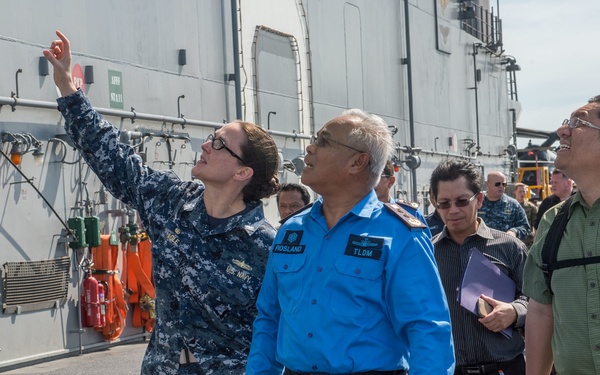 USS Bonhomme Richards welcomes Malaysian officials