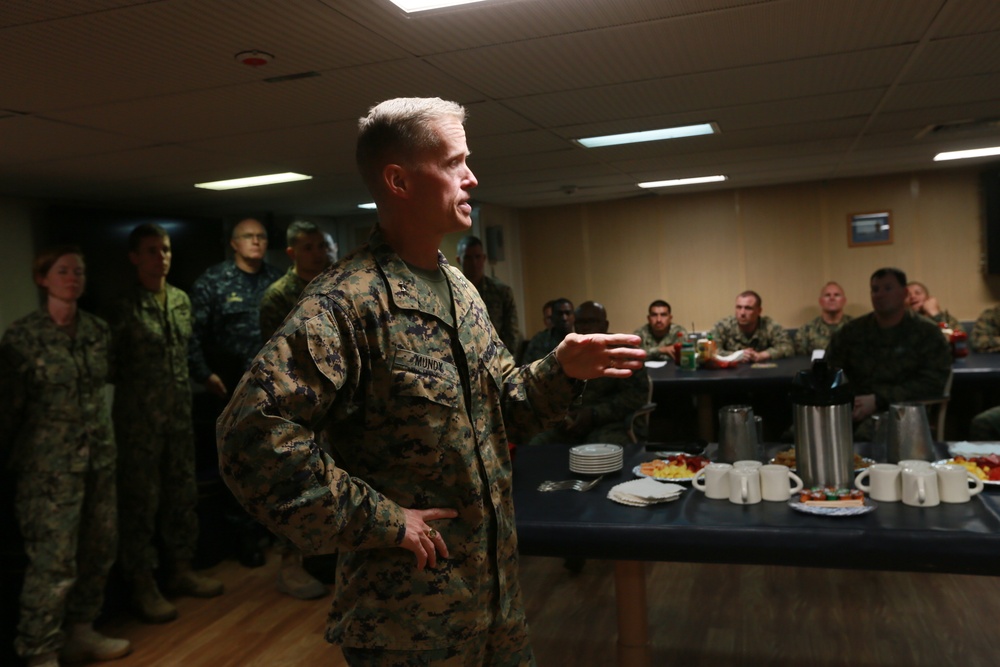 General Mundy visits USS Anchorage at sea