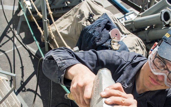 USS Laboon sailors conduct maintenance