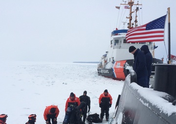Coast Guard, Michigan State Police divers work together